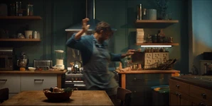 Comédie du quotidien dans une cuisine
